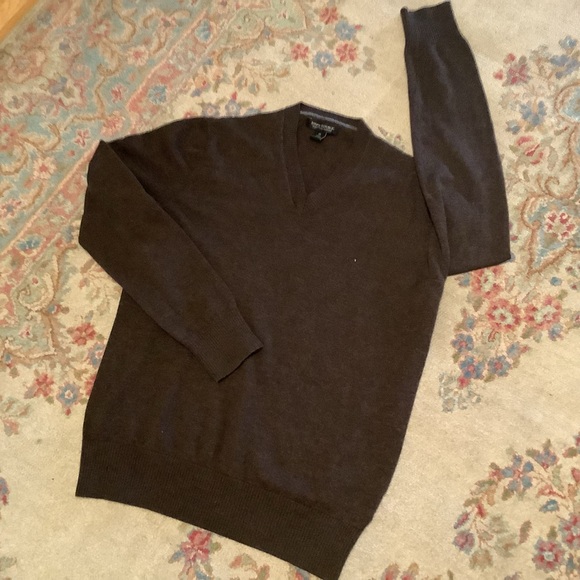 Banana Republic Men's V-Neck Wool Sweater in Rich Brown Sz Med - Picture 2 of 5